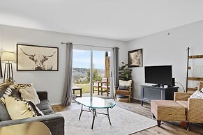 Family-friendly Retreat - Enviable Location!