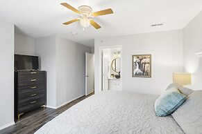 Family-friendly Retreat - Enviable Location!