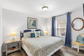 Family-friendly Retreat - Enviable Location!