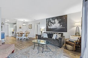 Family-friendly Retreat - Enviable Location!