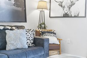 Family-friendly Retreat - Enviable Location!