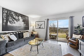 Family-friendly Retreat - Enviable Location!