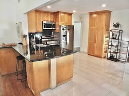 Bellflower Breeze Charming 3 BDR in Long Beach!