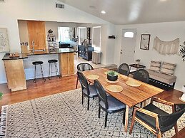 Bellflower Breeze Charming 3 BDR in Long Beach!