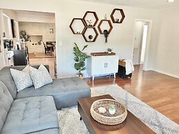 Bellflower Breeze Charming 3 BDR in Long Beach!