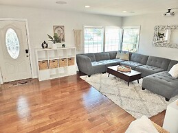 Bellflower Breeze Charming 3 BDR in Long Beach!
