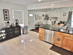 Bellflower Breeze Charming 3 BDR in Long Beach!