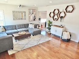 Bellflower Breeze Charming 3 BDR in Long Beach!