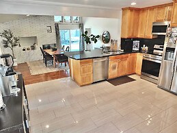 Bellflower Breeze Charming 3 BDR in Long Beach!