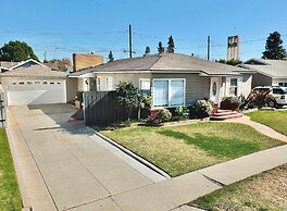 Bellflower Breeze Charming 3 BDR in Long Beach!