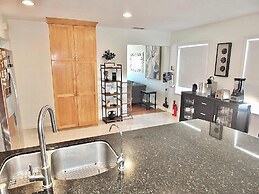 Bellflower Breeze Charming 3 BDR in Long Beach!