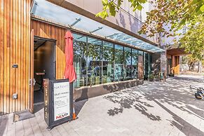 High Rise Luxury Condo With Lake & City Views