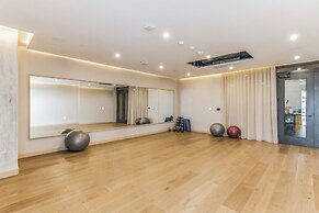 High Rise Luxury Condo With Lake & City Views