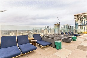 High Rise Luxury Condo With Lake & City Views