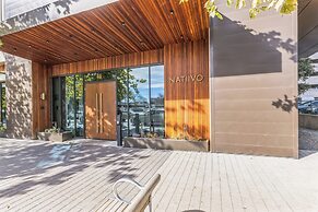 High Rise Luxury Condo With Lake & City Views