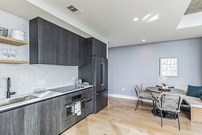 High Rise Luxury Condo With Lake & City Views