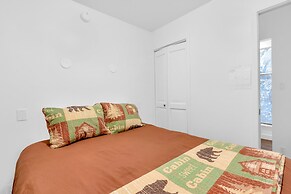 Timber Lodge Yosemite Enveloped in Nature!