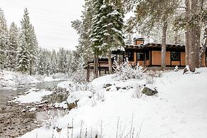 Joy on the River Stunning Waterfront Home for 10