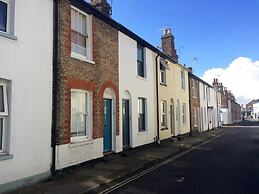 Lovely Fisherman's Cottage Near Beach and Harbour
