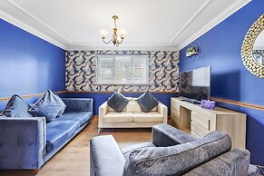 Detached Luxe House in Ashford With Hot tub