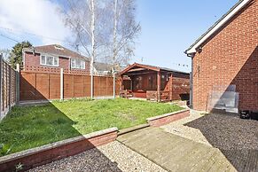 Detached Luxe House in Ashford With Hot tub