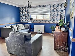 Detached Luxe House in Ashford With Hot tub