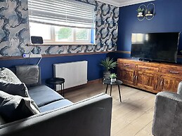 Detached Luxe House in Ashford With Hot tub