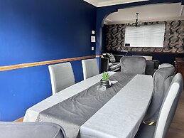 Detached Luxe House in Ashford With Hot tub