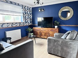 Detached Luxe House in Ashford With Hot tub