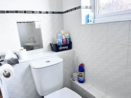 Detached Luxe House in Ashford With Hot tub