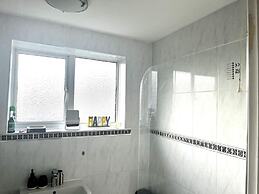 Canterbury Charm, Spacious 4 Bed House