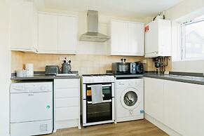 Canterbury Charm, Spacious 4 Bed House