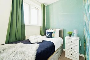 Canterbury Charm, Spacious 4 Bed House