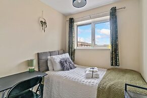 The Olive Nest Lush House in Ashford With Drive
