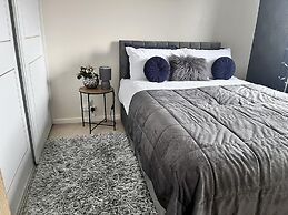 The Olive Nest Lush House in Ashford With Drive