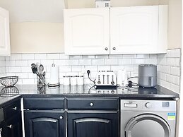 The Olive Nest Lush House in Ashford With Drive