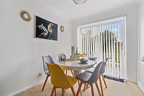 The Olive Nest Lush House in Ashford With Drive