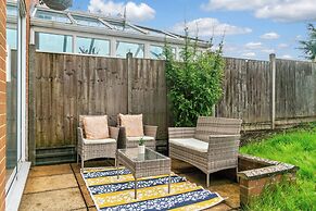 The Olive Nest Lush House in Ashford With Drive