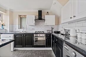 The Olive Nest Lush House in Ashford With Drive