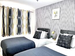 The Olive Nest Lush House in Ashford With Drive