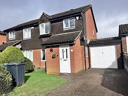 The Olive Nest Lush House in Ashford With Drive