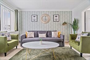 The Olive Nest Lush House in Ashford With Drive
