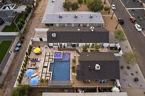 Montecito Luxe 3-villa Retreat w Pool Courtyard