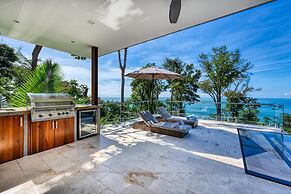 Short Walk to Restaurants Cafe Bar Saltwater Pool