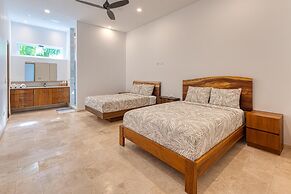 Short Walk to Restaurants Cafe Bar Saltwater Pool