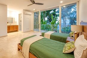 Short Walk to Restaurants Cafe Bar Saltwater Pool