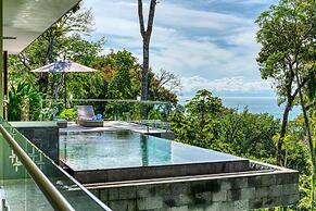 Short Walk to Restaurants Cafe Bar Saltwater Pool