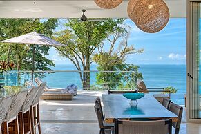 Short Walk to Restaurants Cafe Bar Saltwater Pool