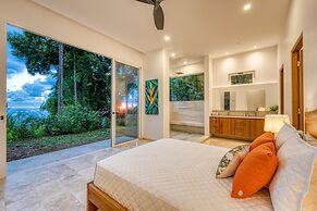 Short Walk to Restaurants Cafe Bar Saltwater Pool