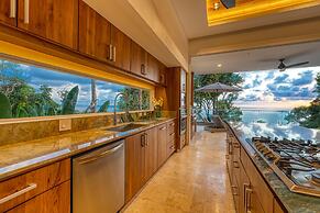 Short Walk to Restaurants Cafe Bar Saltwater Pool